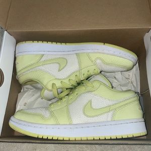 Jordan 1 Low Limelight (W)